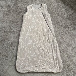 Gunamuna 2.6 TOG Quilted Sleep Sack 6–18M Floral Zip Wearable Blanket